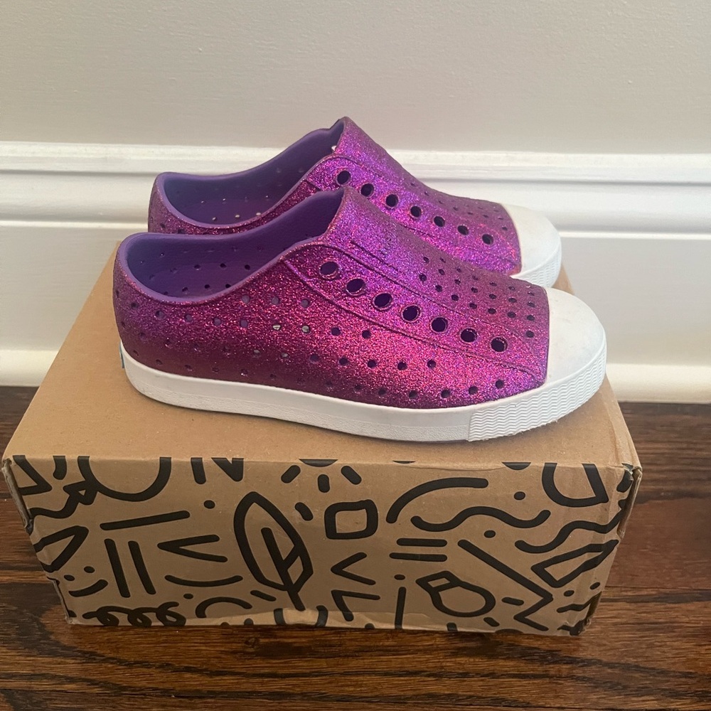 Brand NEW! Girls size 11 Native Jefferson Bling